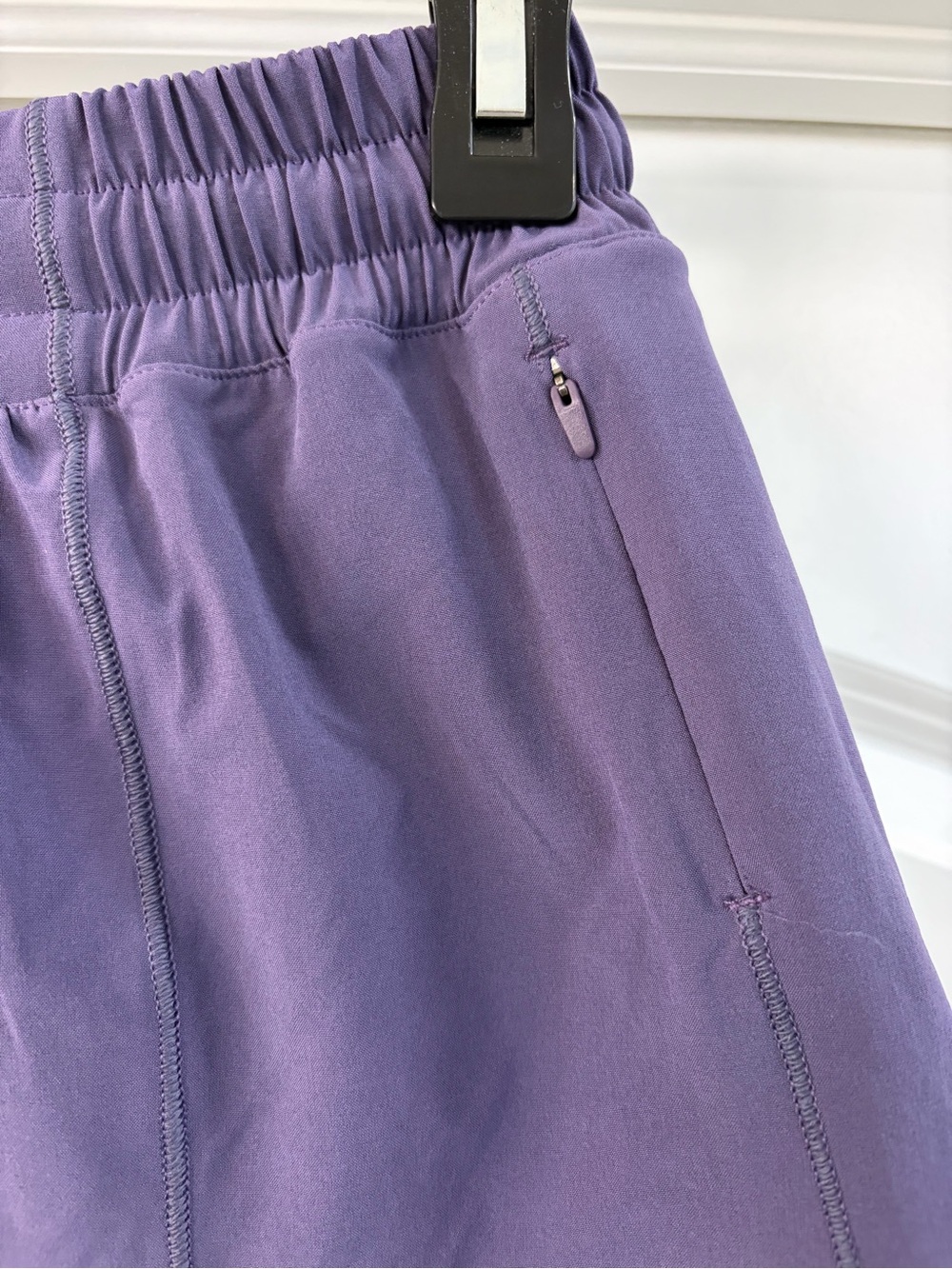 Lululemon hotty hot shorts purple 6 tall - Picture 3 of 9